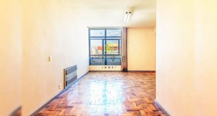 Sala Comercial à venda no CENTRO, muito bem localizada e com uma vista MARAVILHOSA!