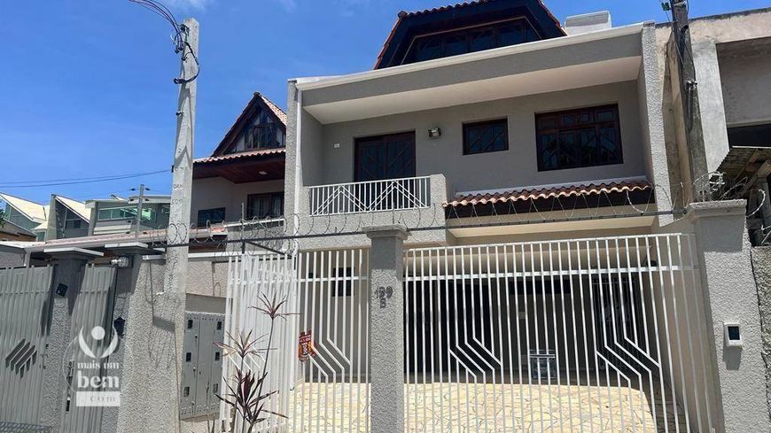 Sobrado com 5 quartos à venda, 254 m² por R$ 961.000 - Atuba - Curitiba/PR