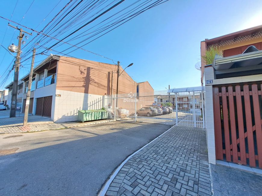 SOBRADO A VENDA EM CONDOMÍNIO FECHADO NO BAIRRO FAZENDINHA
