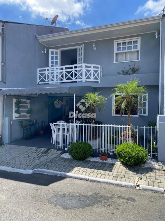 SOBRADO A VENDA EM CONDOMÍNIO FECHADO NO BAIRRO FAZENDINHA