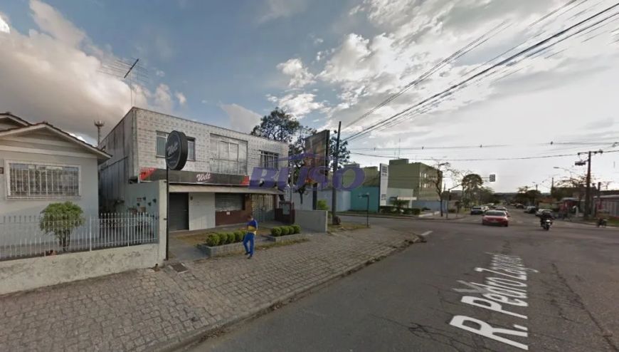 Prédio de esquina à venda no Novo Mundo