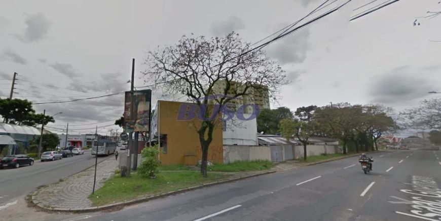 Prédio de esquina à venda no Novo Mundo
