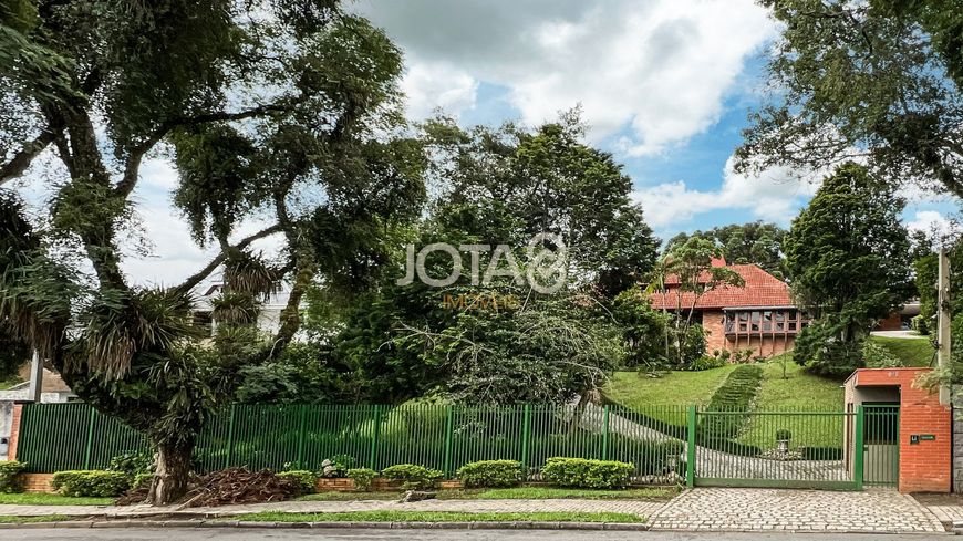 CASA COM TERRENO DE 1.878M2 (ZR-2) AO LADO DO PARQUE TINGUI Casa com excelente terreno no Parque Tin