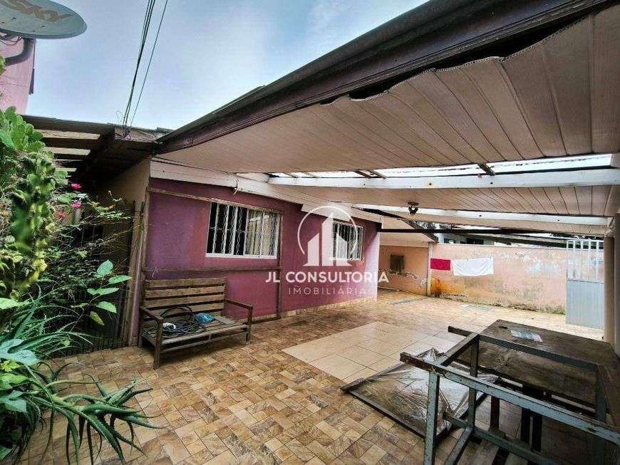 Terreno prox. ao terminal do Capão Raso com duas casas