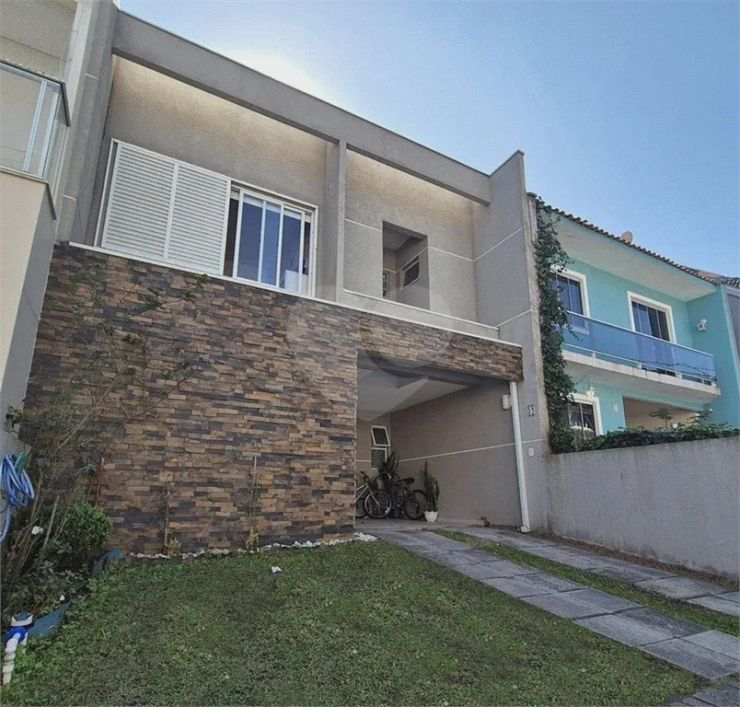 Sobrado para venda possui 144 metros quadrados com 5 quartos em Cidade Industrial - Curitiba - PR