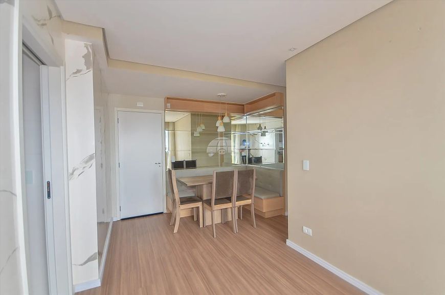 Apartamento desocupado com moveis planejados