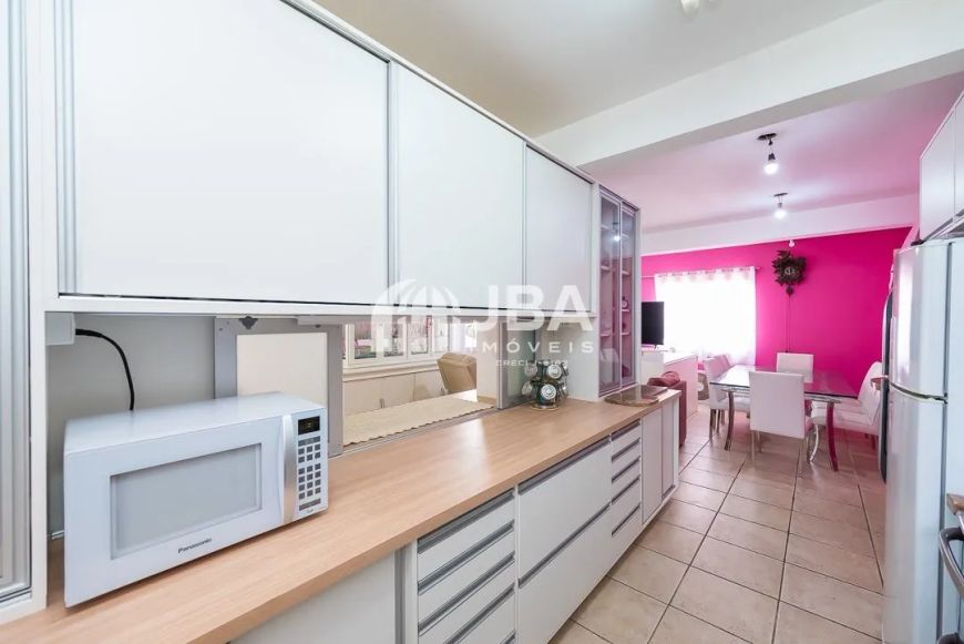 CASA COM 4 QUARTOS NO HAUER
