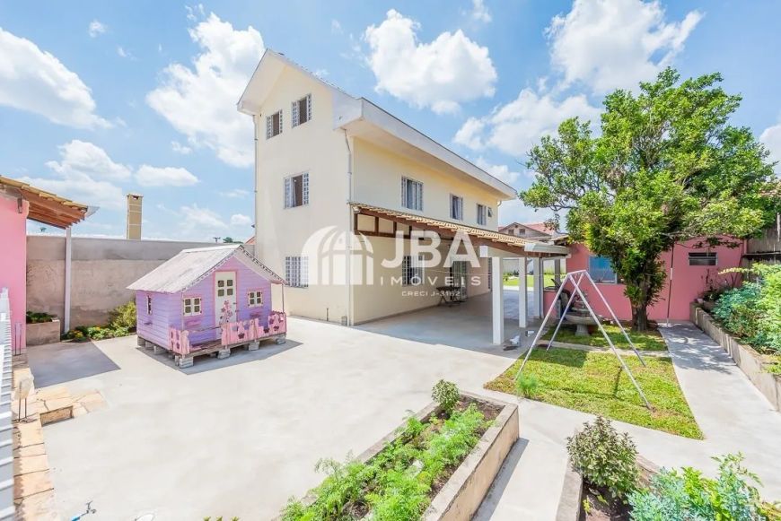 CASA COM 4 QUARTOS NO HAUER