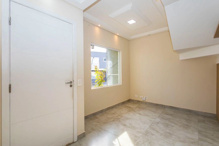 Sobrado à venda, 3 quartos, 1 suíte, 3 vagas no Santa Cândida, Curitiba/Paraná.