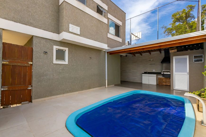 Sobrado à venda, 3 quartos, 1 suíte, 3 vagas no Santa Cândida, Curitiba/Paraná.