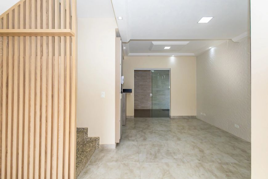 Sobrado à venda, 3 quartos, 1 suíte, 3 vagas no Santa Cândida, Curitiba/Paraná.