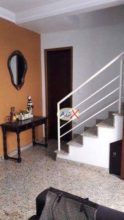 Sobrado com 4 dormitórios à venda, 160 m² por R$ 798.000,00 - Capão Raso - Curitiba/PR