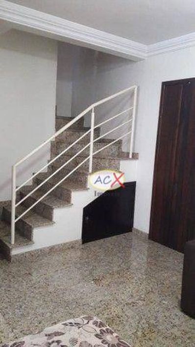 Sobrado com 4 dormitórios à venda, 160 m² por R$ 798.000,00 - Capão Raso - Curitiba/PR