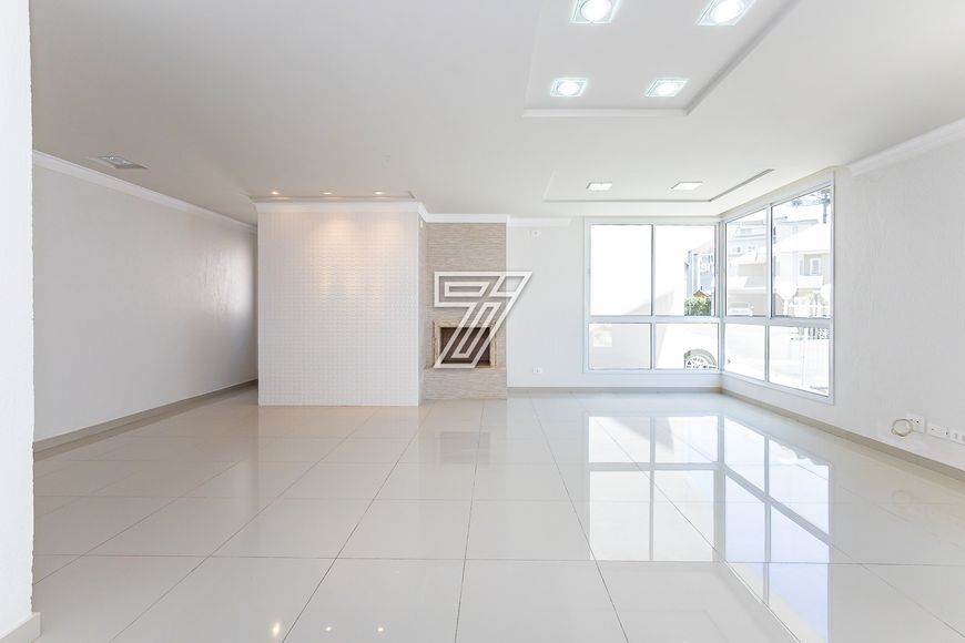 Casa alto padrão com 4 quartos em condomínio no bairro Santa Felicidade - Curitiba