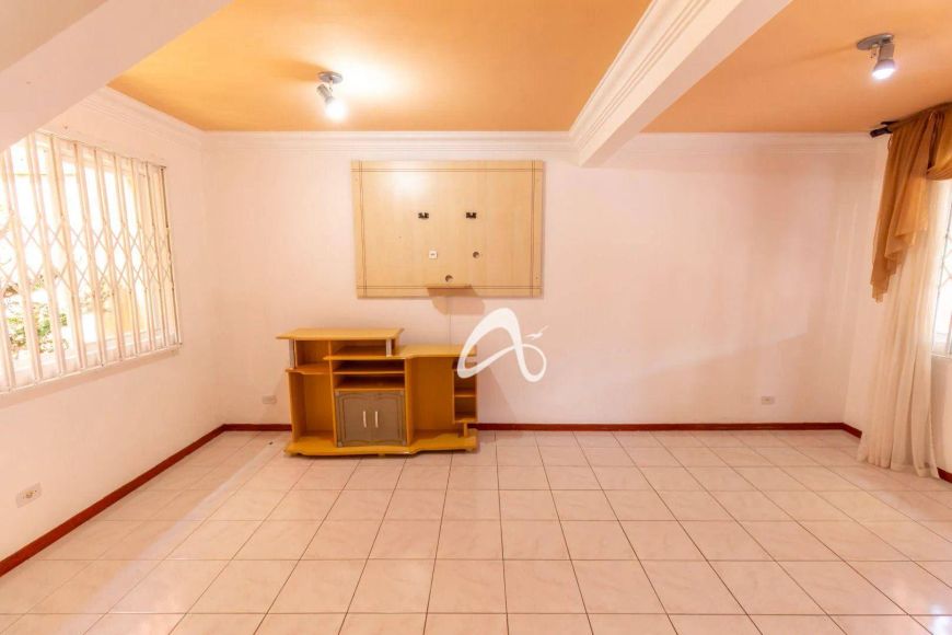 Sobrado com 3 dormitórios à venda, 130 m² por R$ 640.000,00 - Hauer - Curitiba/PR