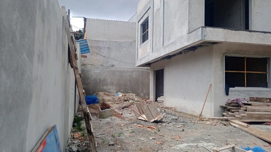 Sobrado a venda com 146m² 03 quartos um suite no bairro Uberaba - Curitiba - PR