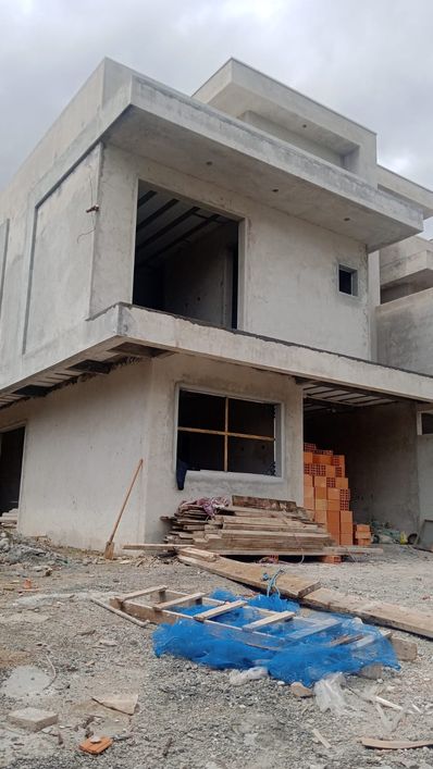 Sobrado a venda com 146m² 03 quartos um suite no bairro Uberaba - Curitiba - PR