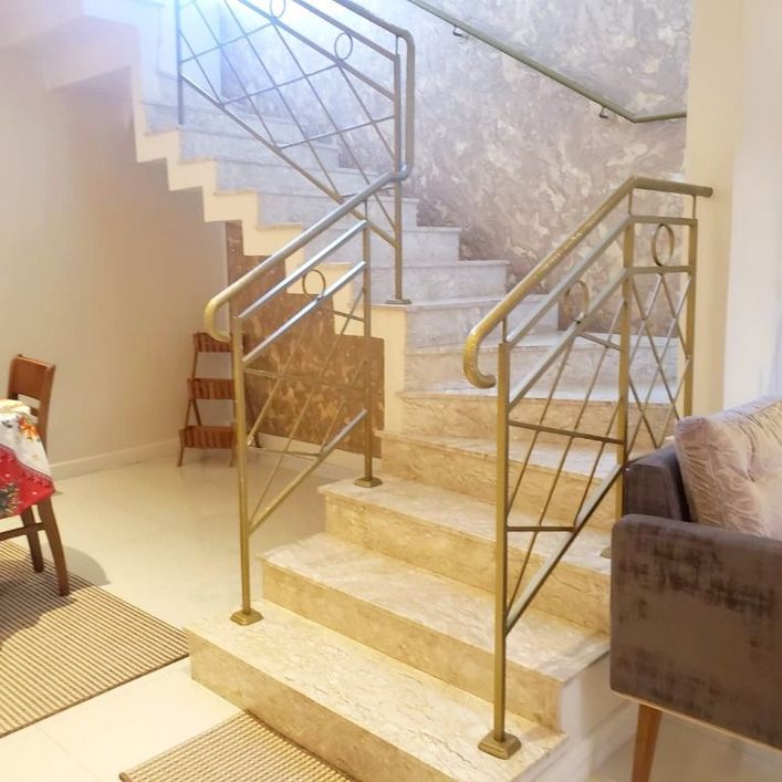 Sobrado Exclusivo com 300 m²! Localização Privilegiada e Infraestrutura Completa no Hauer!
