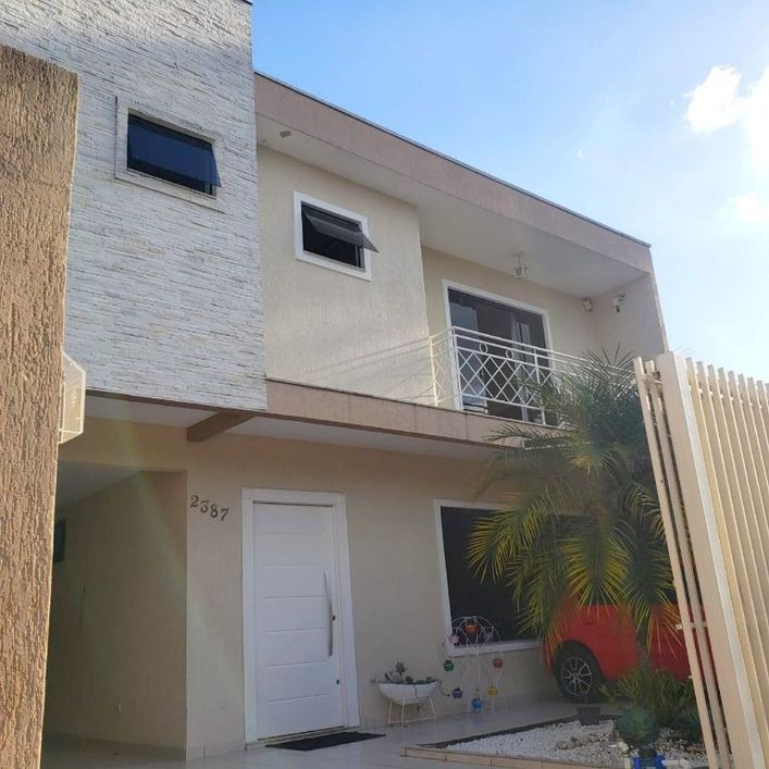 Sobrado Exclusivo com 300 m²! Localização Privilegiada e Infraestrutura Completa no Hauer!