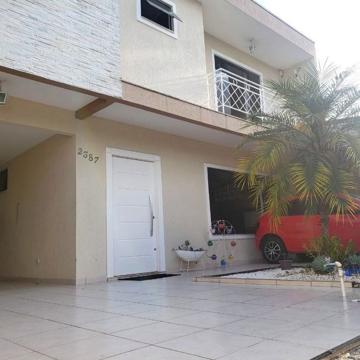 Sobrado Exclusivo com 300 m²! Localização Privilegiada e Infraestrutura Completa no Hauer!