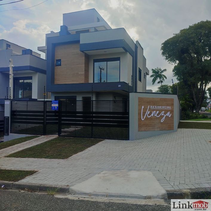 Sobrado Alto Padrão com terraço no Água Verde