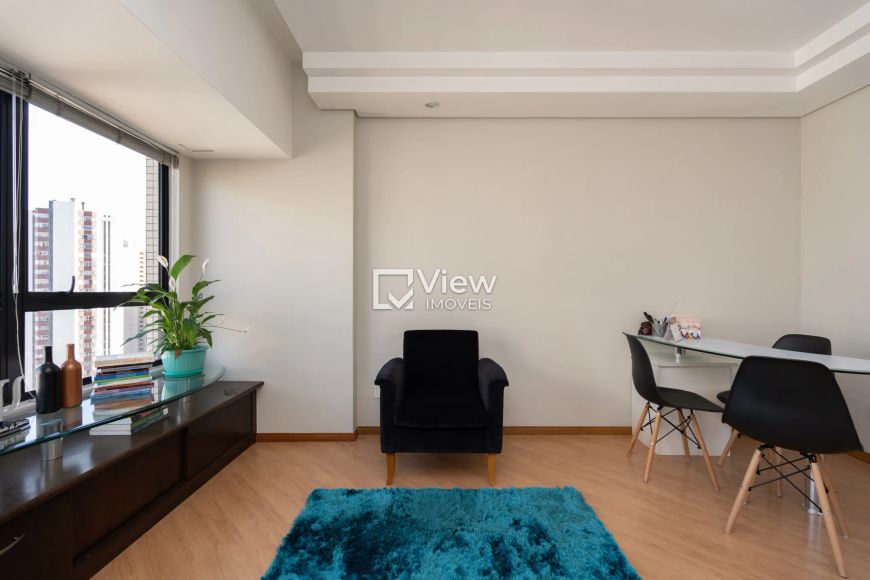 Excelente Sala Comercial no último andar.
