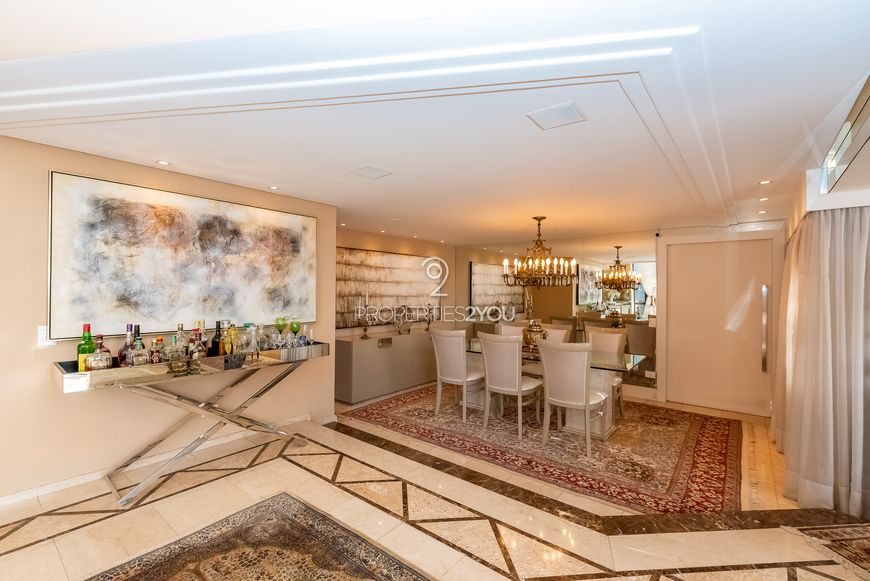 Apartamento Duplex 412m² com 5 suítes e 5 vagas de garagem no Batel em Curitiba