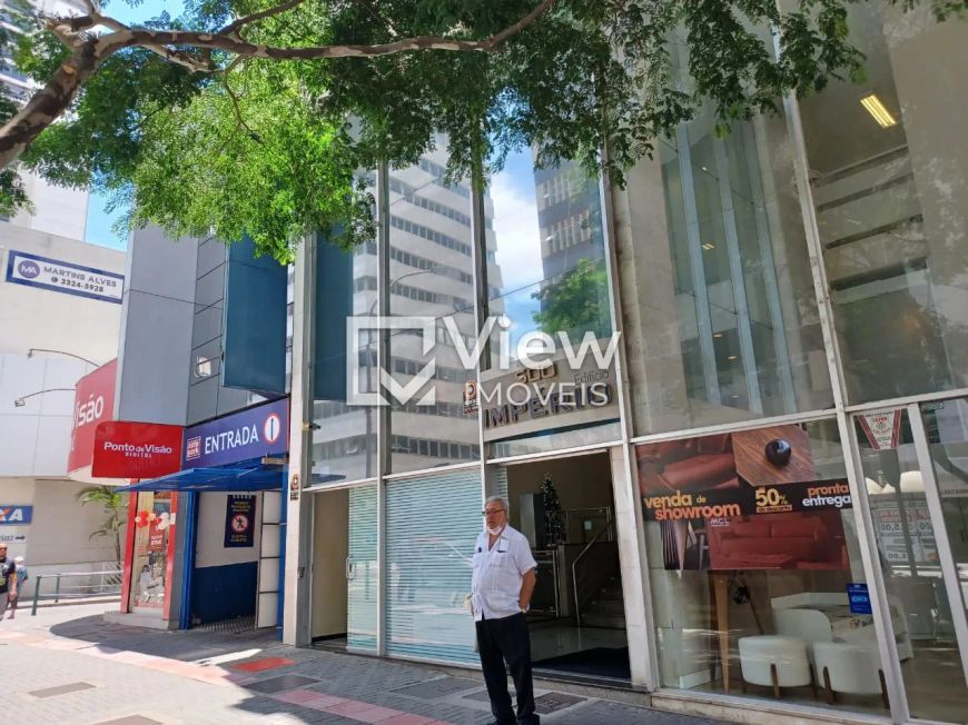 Sala Comercial reformada, bem localizada no centro de Curitiba.