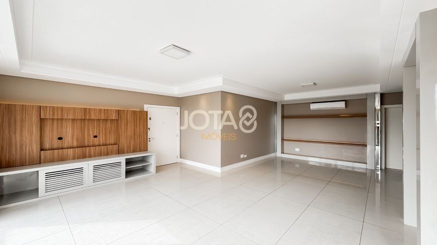 APARTAMENTO DE 03 QUARTOS, SACADA E 03 VAGAS NO BATEL Apartamento de 03 quartos e 03 vagas no Batel