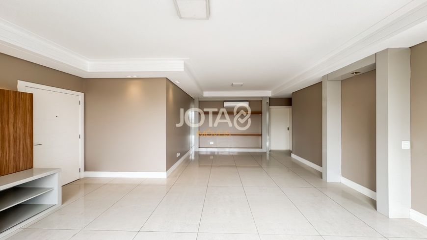 APARTAMENTO DE 03 QUARTOS, SACADA E 03 VAGAS NO BATEL Apartamento de 03 quartos e 03 vagas no Batel