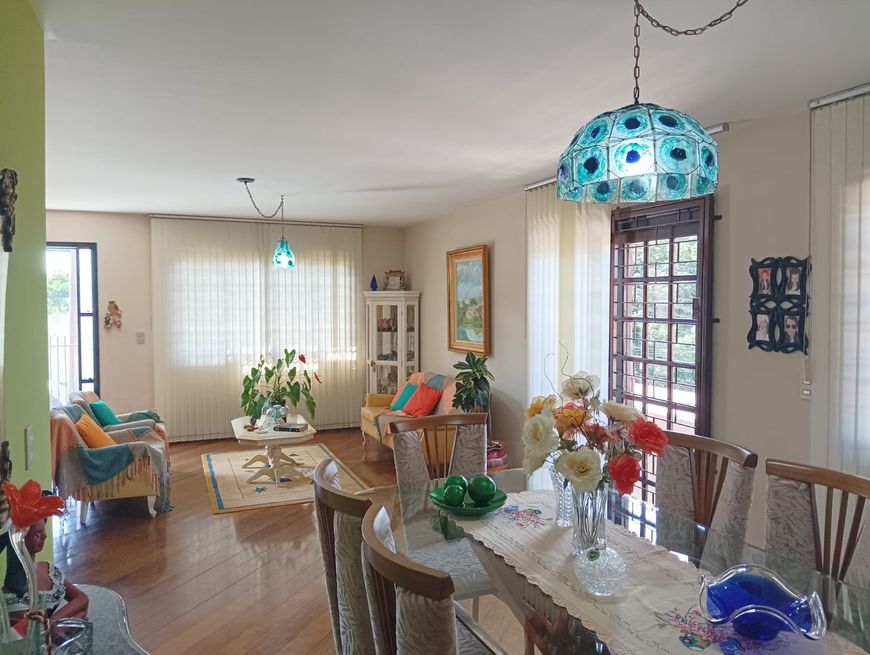 Sobrado a venda com 197m² com 03 quartos no bairro Guabirotuba - Curitiba - PR