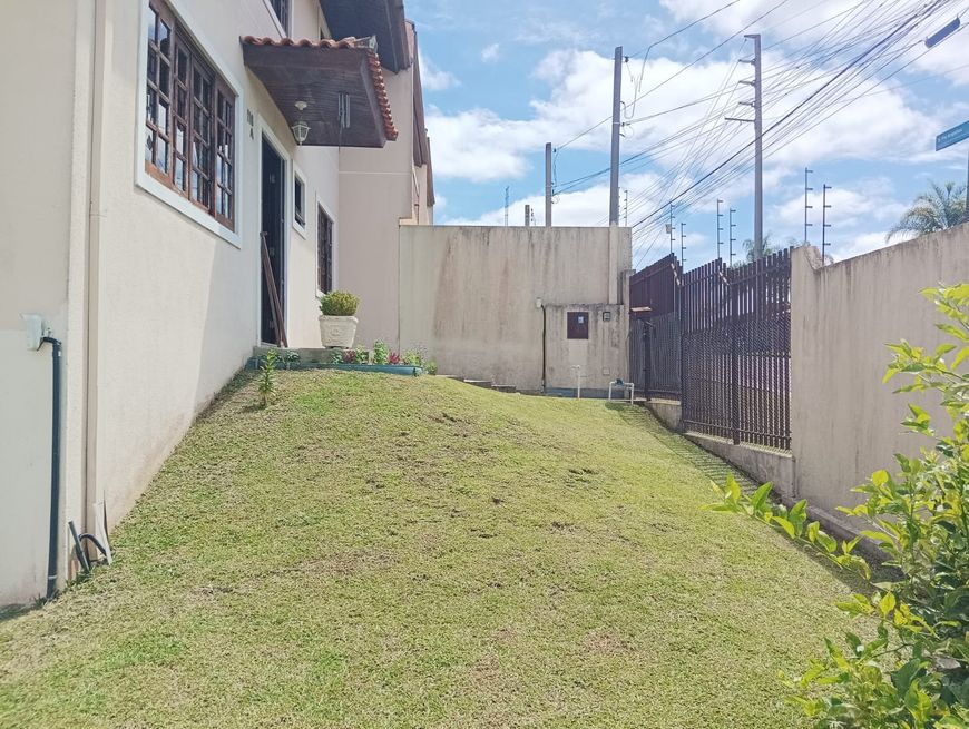 Sobrado a venda com 197m² com 03 quartos no bairro Guabirotuba - Curitiba - PR