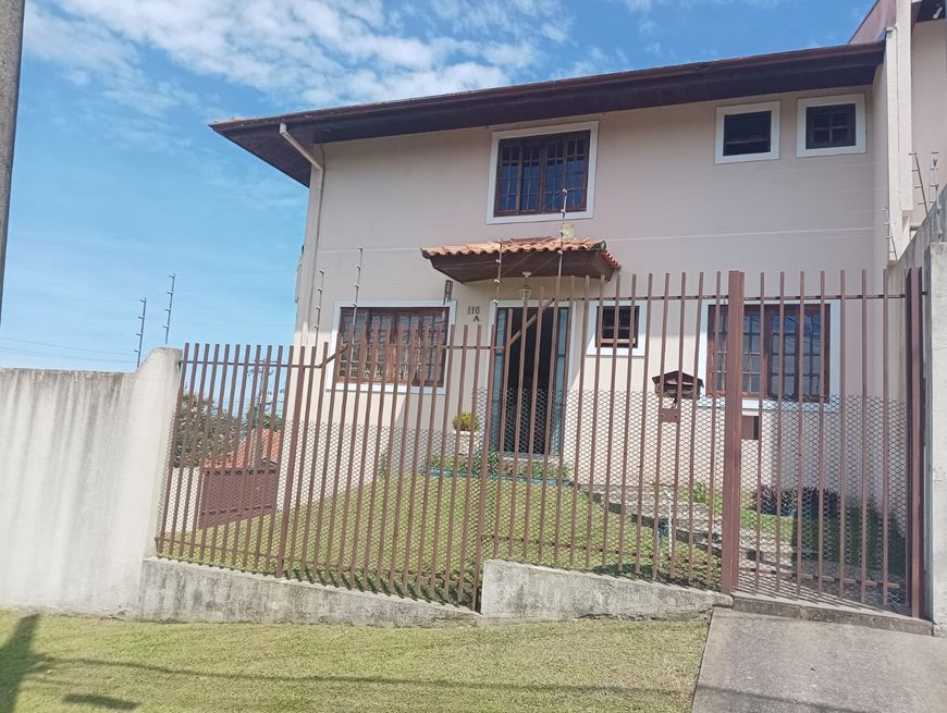 Sobrado a venda com 197m² com 03 quartos no bairro Guabirotuba - Curitiba - PR