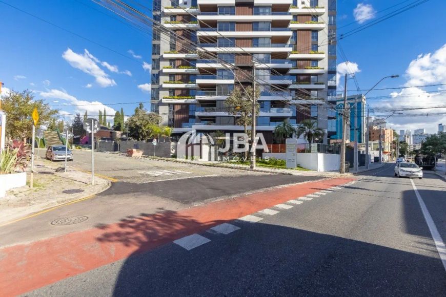 Imóvel para venda possui 301 metros quadrados com 3 quartos em Alto da Glória - Curitiba - PR