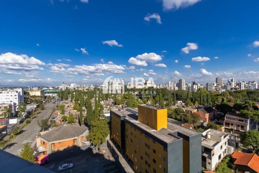 Imóvel para venda possui 301 metros quadrados com 3 quartos em Alto da Glória - Curitiba - PR