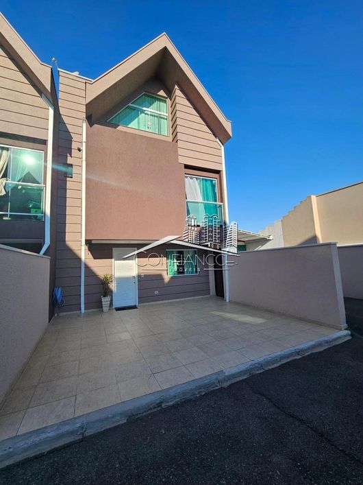 Sobrado triplex 3 quartos e 1 suíte à venda no Capão Raso em Curitiba/PR
