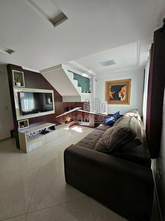 Sobrado triplex 3 quartos e 1 suíte à venda no Capão Raso em Curitiba/PR