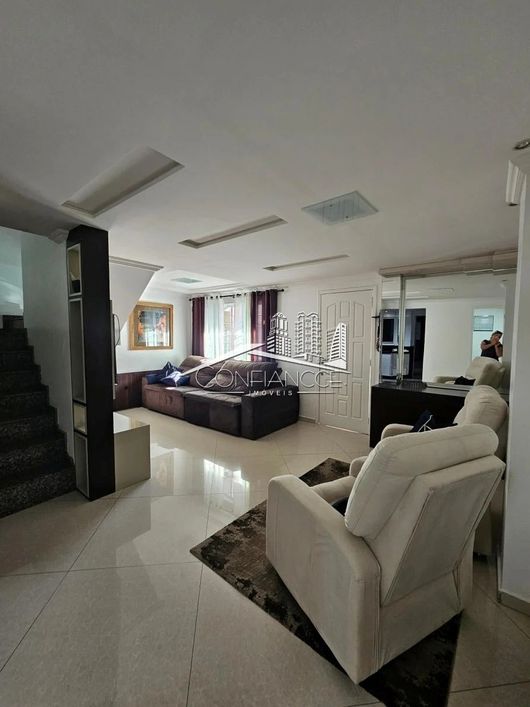 Sobrado triplex 3 quartos e 1 suíte à venda no Capão Raso em Curitiba/PR