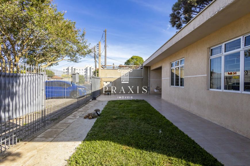 Praxis Imóveis vende excelente casa com terreno, 4 dormitórios,4vagas de garagem,terreno ZR4 no Ting