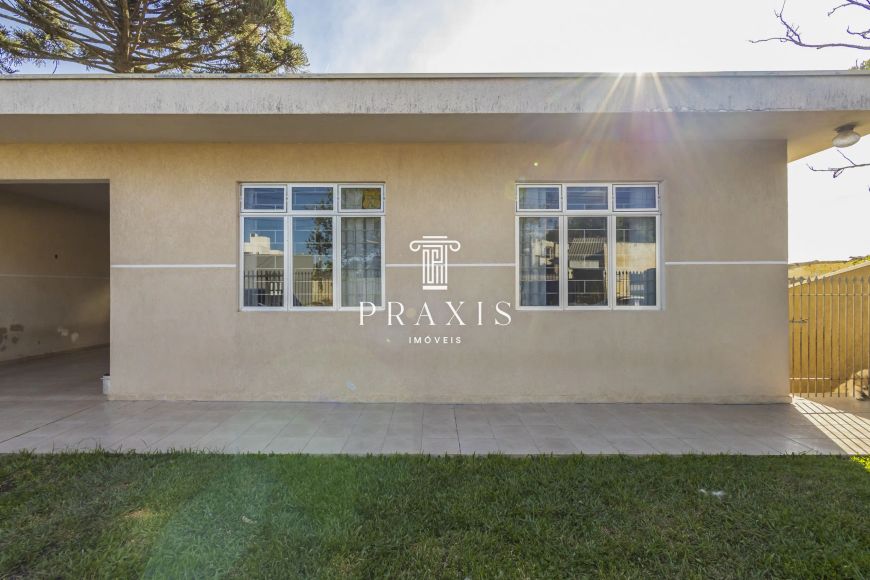Praxis Imóveis vende excelente casa com terreno, 4 dormitórios,4vagas de garagem,terreno ZR4 no Ting