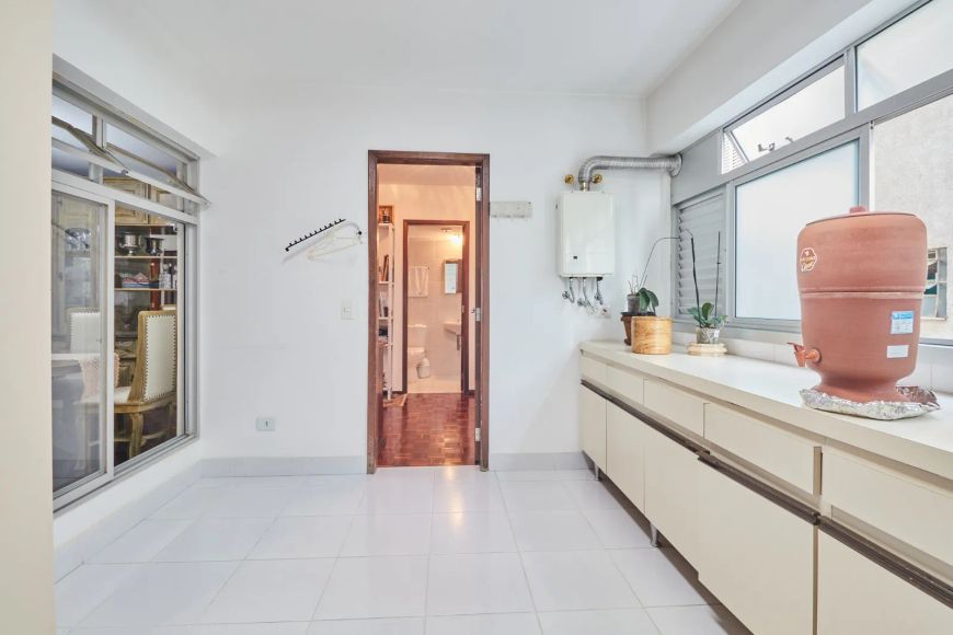 Apartamento à venda com 249m2 privativos sendo 4 quartos - Centro Cívico - Curitiba - PR