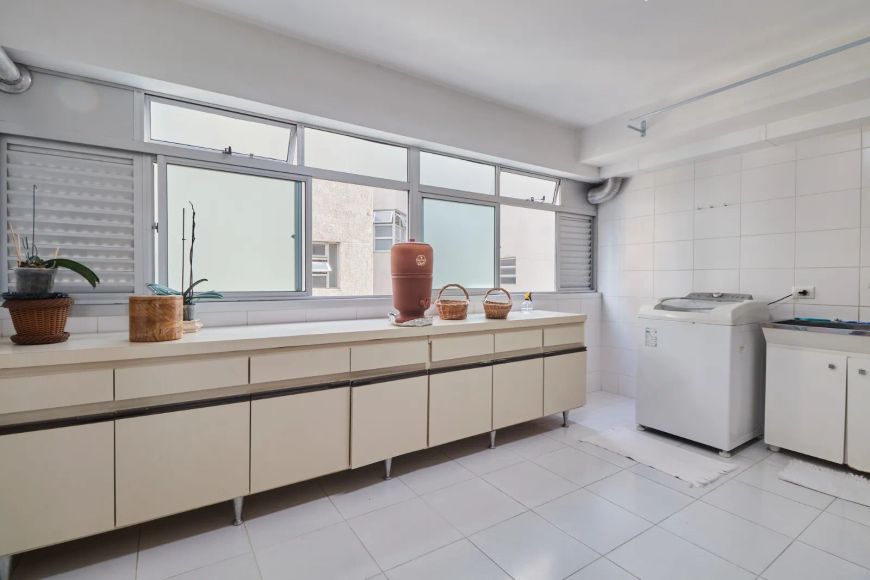 Apartamento à venda com 249m2 privativos sendo 4 quartos - Centro Cívico - Curitiba - PR