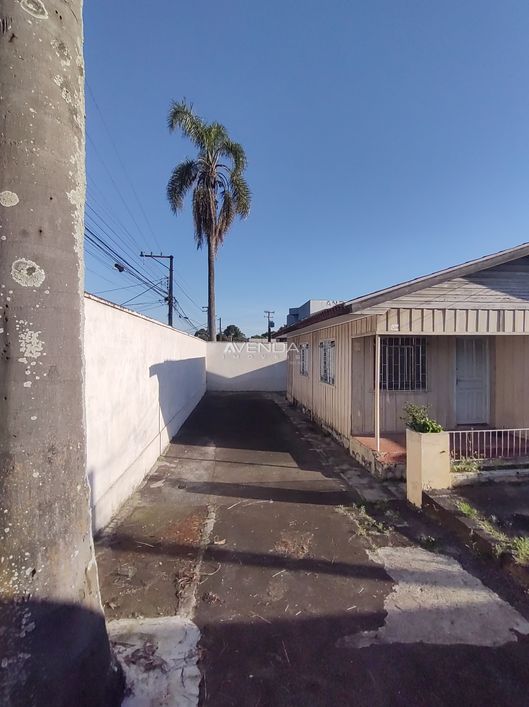 Terreno plano com testada de 39,00 metros de frente para a rua Domingos Fernandes Maia, testada de 1