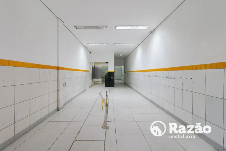 Loja com 75.98 m² no Centro