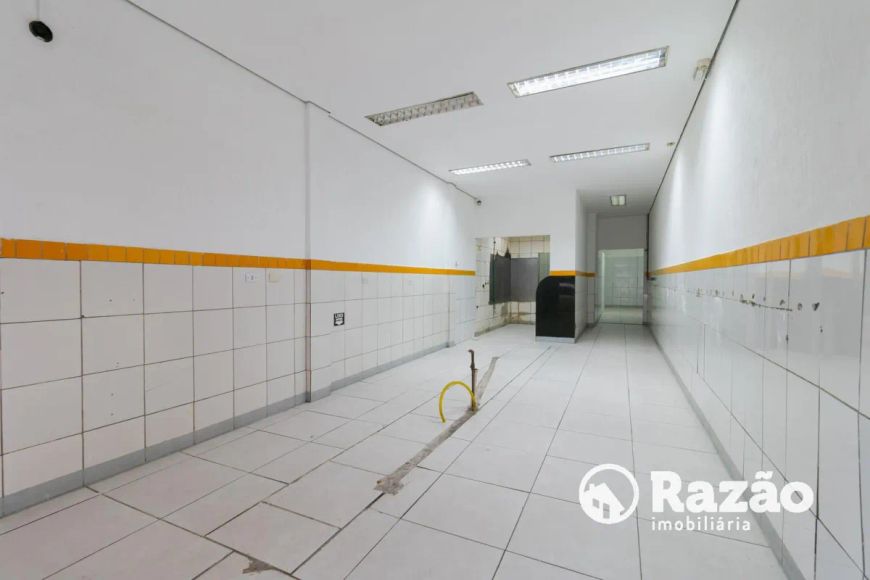 Loja com 75.98 m² no Centro