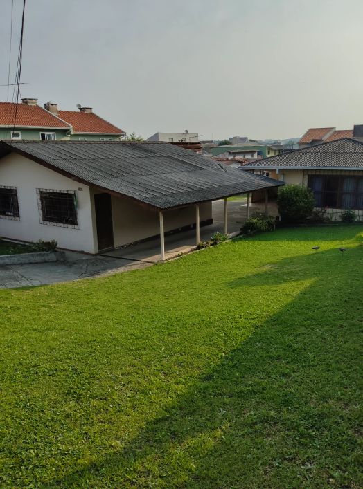 3 casas e 1 barracão Xaxim