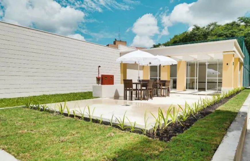 Duplex para venda possui 122 metros quadrados com 3 quartos em Capão Raso - Curitiba - PR