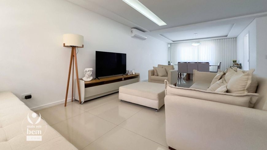 Sobrado com 316 m² - 5 Quartos - 4 Suítes, 1 Lareira, 1 Churrasqueira – 4 vagas, à venda por R$ 1.73