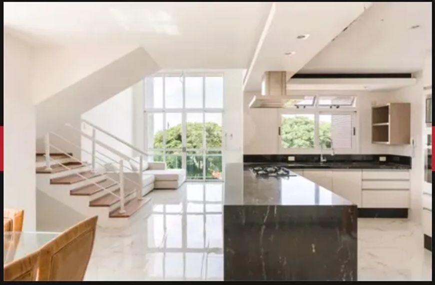 Duplex para venda tem 161 metros quadrados com 2 quartos em Água Verde - Curitiba - PR