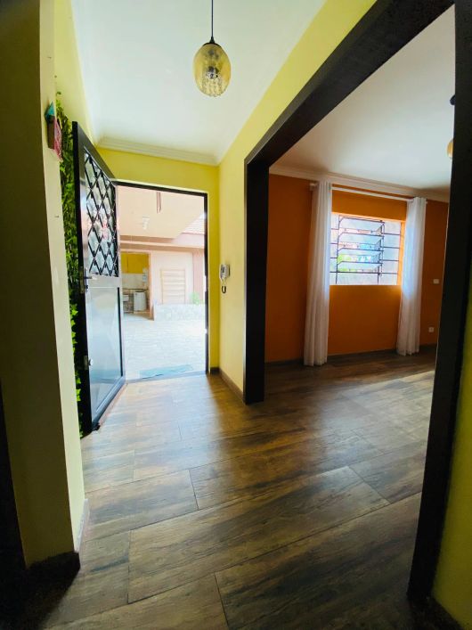 Casa térrea para venda com 229 metros quadrados com 4 quartos em Xaxim - Curitiba - PR